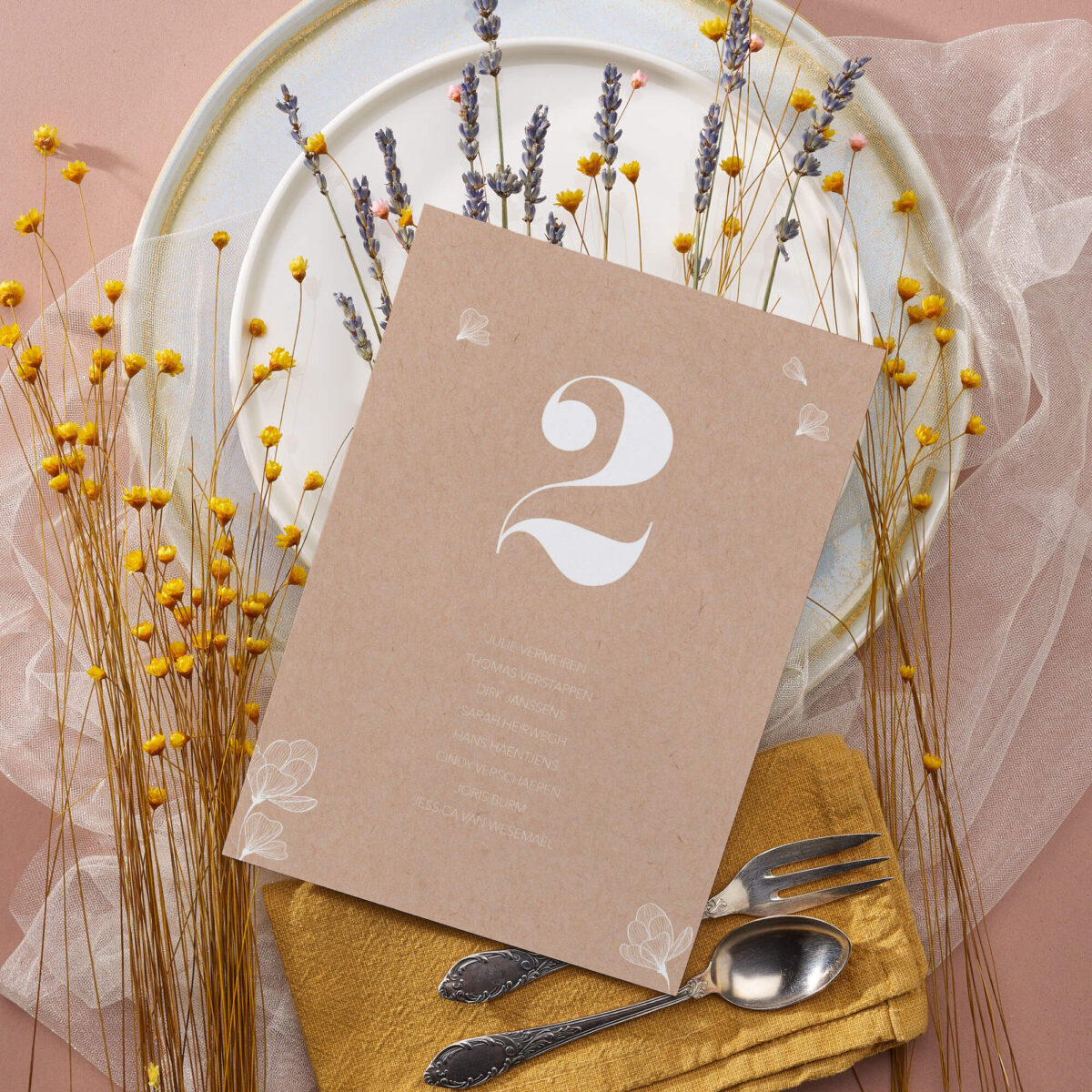 Huwelijk tafelkaarten botanisch Bloem op Strokleurig Papier